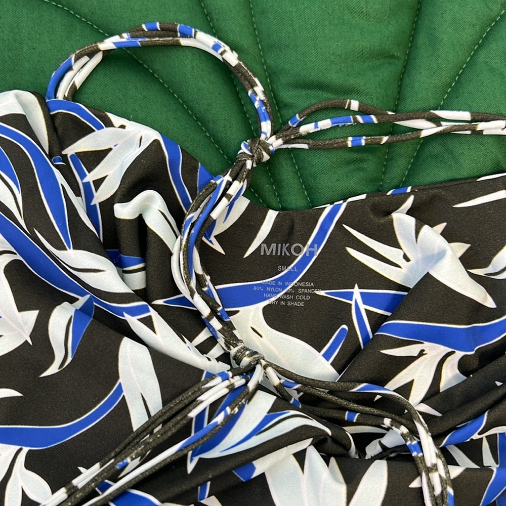 NWT (Hygienic liner attached) Mikoh bird of paradise one pc swimsuit. Blk/Blue - Picture 4 of 5